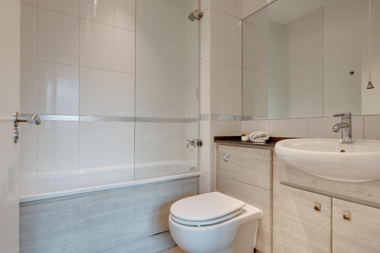 Crown Apartments 1C By Week2Week Newcastle upon Tyne Bagian luar foto